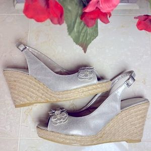 💛BOGO FREE💛 NY&co silver leather flower rhinestone jute espadrille wedge